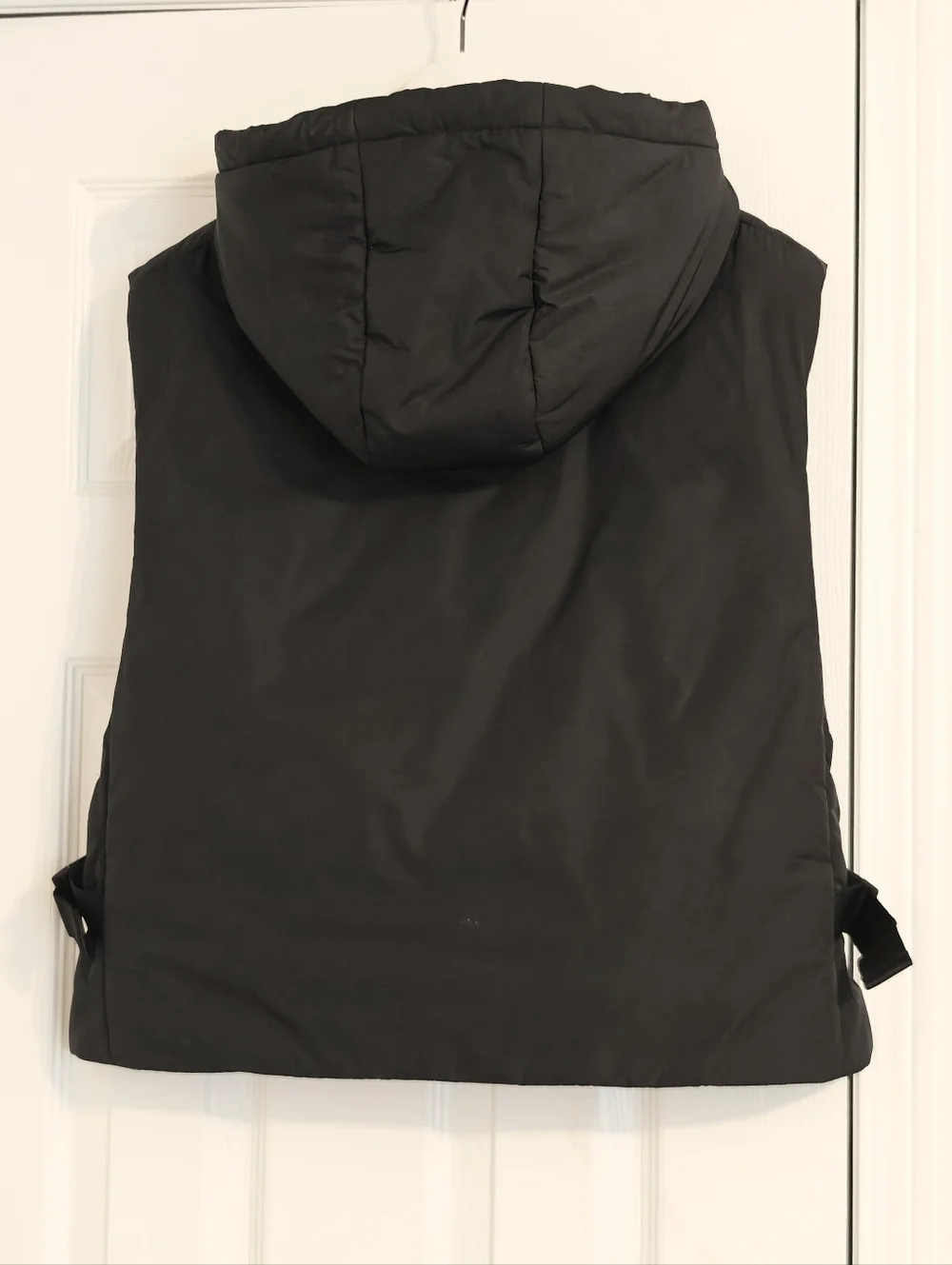 COS Puffer Vest With Hood - Picture 3 of 6
